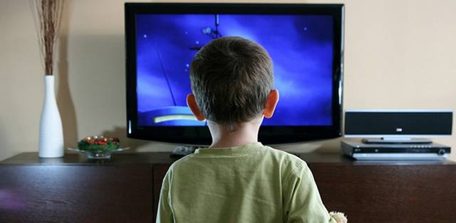 Negatívan befolyásolja a gyerekeket a tévéképernyőn látható erőszak?