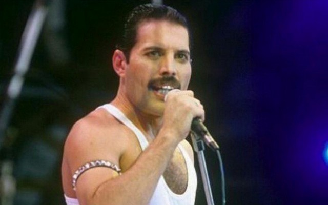 Freddie Mercury - Születési név: Farrokh Bulsara, született 1946. szeptember 5-én – 1991. november 24-én, Londonban halt meg