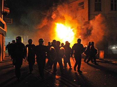 Anarchia, (polgár)háború, netán forradalom. Anarchia, (polgár)háború, netán forradalom.