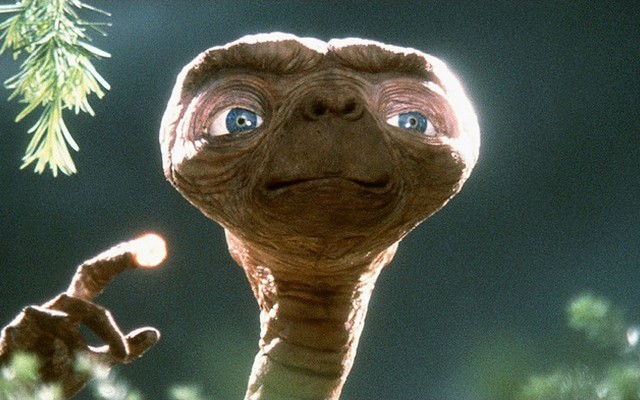 Ki rendezte az E.T. - A földönkívüli című filmet?