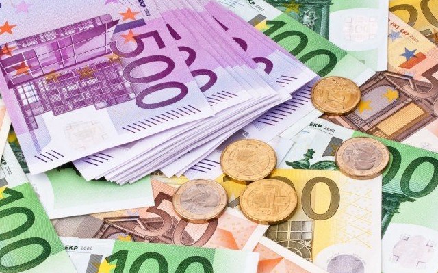 Melyik országban fizettek drachmával az euró bevezetése előtt?