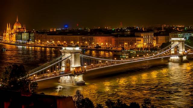 Melyik budapesti nevezetesség látható a képen?
