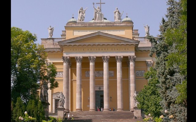 Melyik magyarországi bazilika látható a képen?