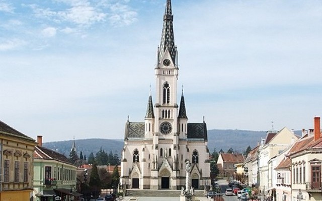 Melyik magyarországi templom látható a képen?