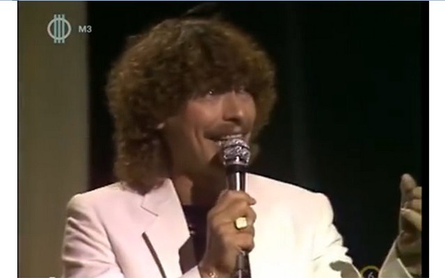 A "Szóljon hangosan az ének!" - című slágerével aratott sikert 1981-ben.