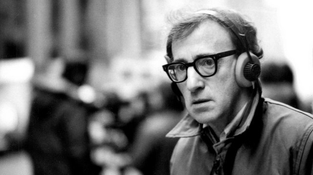 Hangja nélkül el sem tudnánk képzelni Woody Allen filmjeit. De ő Richard Gere magyar hangja a Micsoda nő! - című filmben. Ki ő?