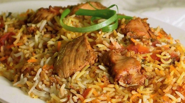 Melyik nemzet jellegzetes étele Biryani fűszeres rizses csirke?