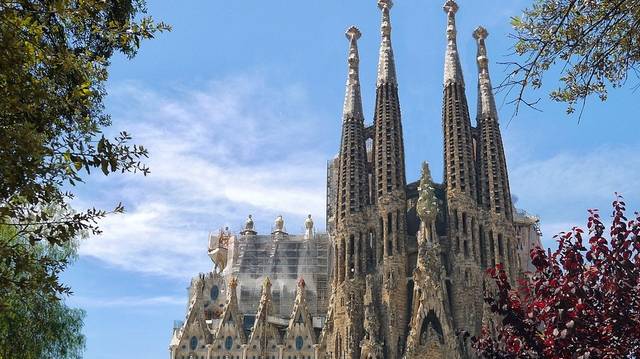 Hol található Antoni Gaudí mesterműve, ez a híres templom?