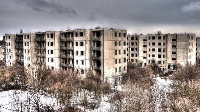 Melyik település közelében található Szentkirályszabadja, az úgynevezett magyar Csernobil, amely egy, korábban az orosz katonák által lakott, mára elhagyatott terület?