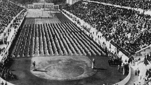 Az ókori olimpiák után sokáig nem rendeztek olimpiát. Mikor rendezték meg az első újkori olimpiát?