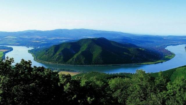 Hogy hívják a Dunakanyarban található nemzeti parkot?