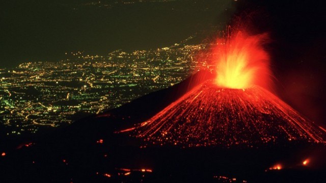 Válaszd ki a Szicíliában található, ma is néha működő vulkánt!
