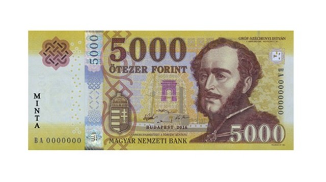 Gróf Széchenyi István arcképe van az 5000 Ft-oson.