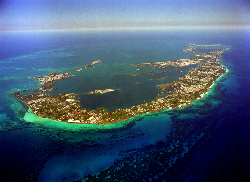 Bermuda egy szigetcsoport az Atlanti-óceánban. Jogilag Nagy-Britannia tengerentúli területe. 150 szigetből és mintegy 200 korallzátonyból áll.
