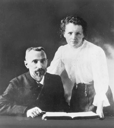 Melyik kettő radioaktív elemet fedezte fel a Curie házaspár?