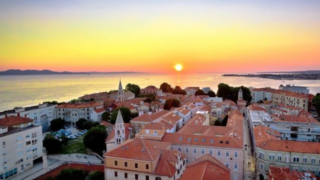 Melyik ország területén található Zadar?