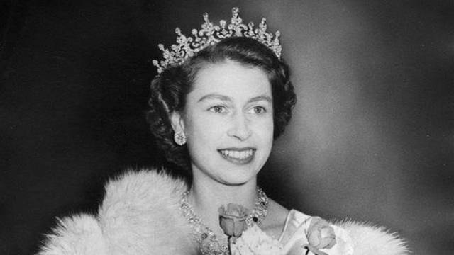 Hány gyermeke született II. Erzsébet brit királynőnek?