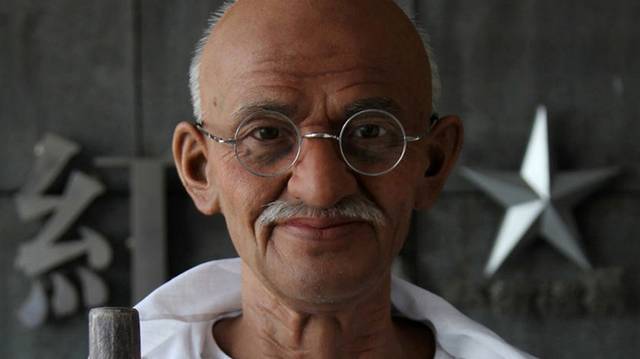 Mahátma Gandhi nevében mit jelent a mahatma?
