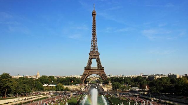 Minek készült eredetileg az Eiffel-torony?
