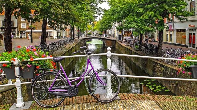 Melyek azok az építmények, amelyek másokon kívül Hollandia kedvelt turistalátványosságai?