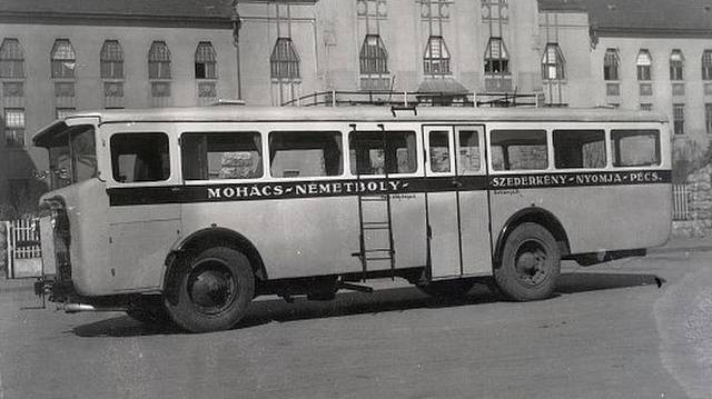 Az 1928-ban készült fotón „a magyar vidék legnagyobb busza” látható. Vajon melyik városban?