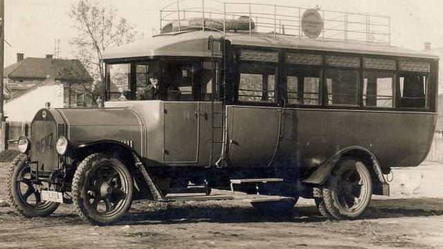 Hazánkban 1903-ban indult meg a menetrend szerinti autóbusz közlekedés. Vajon melyik városban?