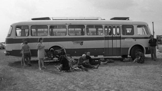 A fotón a ČSAD buszvállalat járműve látható a Hortobágyi Nemzeti Parkban 1973-ban. A ČSAD melyik ország buszvállalata volt?
Csehszlovákia	Lengyelország	Szlovákia	Csehország