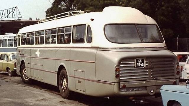 Az Ikarus a magyar ipar történetének egyik legsikeresebb és valóban világhírű márkaneve. Az Ikarus 55-ös típusú autóbuszt hogy hívta a köznyelv?