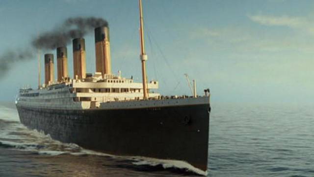 Hol, melyik város kikötőjében szedte fel a horgonyt a Titanic, mielőtt jéghegynek ütközött, majd elsüllyedt?