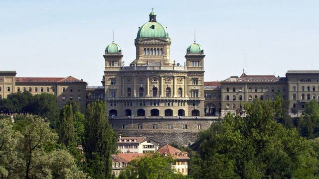 Melyik svájci városban ülésezik az ország parlamentje, a Szövetségi Gyűlés?