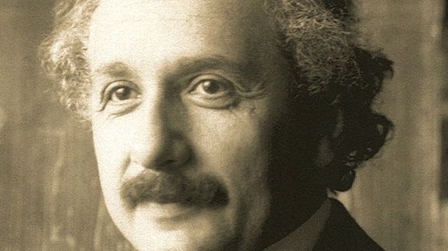 Melyik fűződik Albert Einstein nevéhez?
