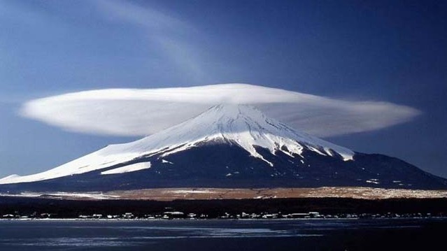 Melyik a japánok szent hegye?