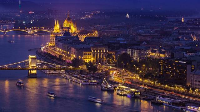Tudod vagy kitalálod, hogy melyik Budapest címere az alábbiak közül?