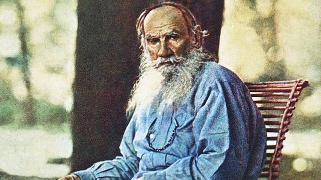 Melyik Tolsztoj-műben szerepel az austerlitzi csata?