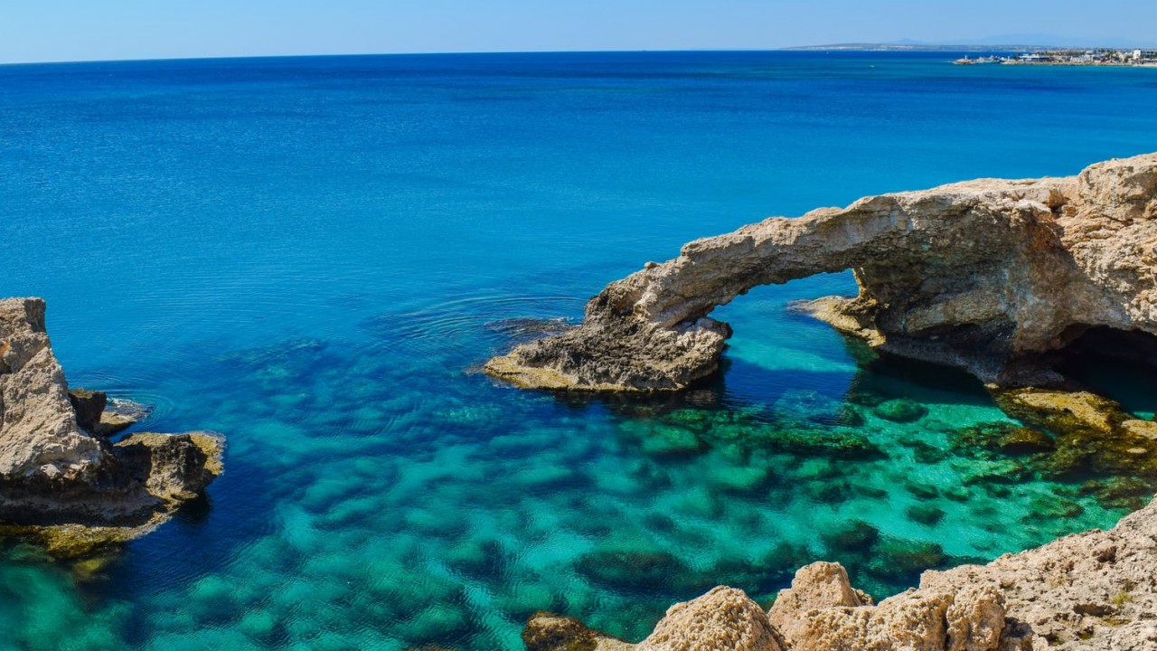 Melyik tenger szigete Ciprus?