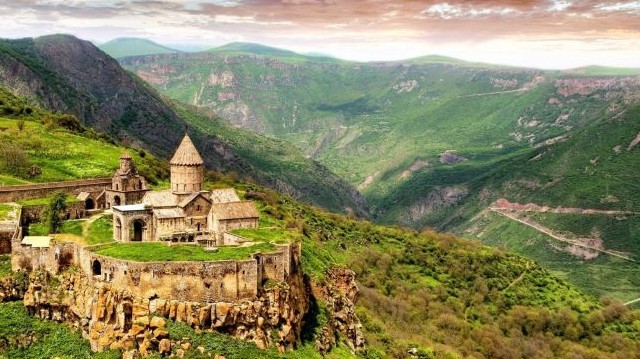 Melyik ország fővárosa Jereván?