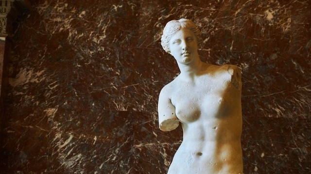 Milyen anyagból készült a híres milói Vénusz-szobor?