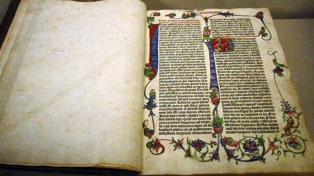 Gutenberg első könyve hány soros biblia?