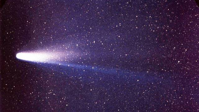 Hány évenként tér vissza naprendszerünkbe a Halley-üstökös?