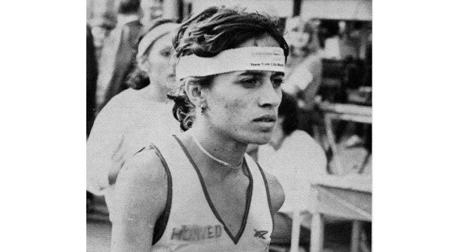 Szabó Karolina atléta. 1988-ban megdöntötte a 25 000 m-es világrekordot, megnyerte az 1991-es müncheni maratont és az 1994-es San Francisco maratont is. Hány méter pontosan a maratoni futás?