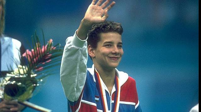 Hány éves korában nyerte az első olimpiai bajnoki címét Egerszegi Krisztina?