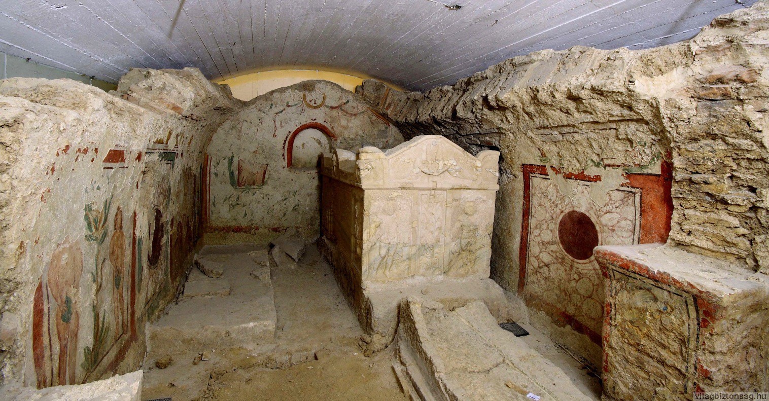 UNESCO védettséget élvező ………… sírkamrák.