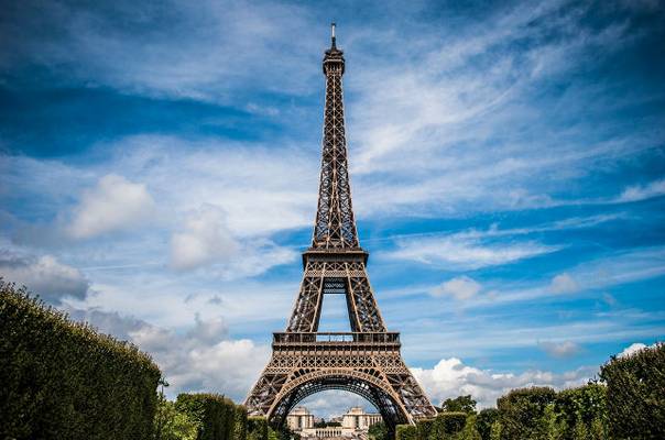 Melyik híres magyar épületet tervezte Gustave Eiffel építőmérnök, az Eiffel-torony tervezője?
