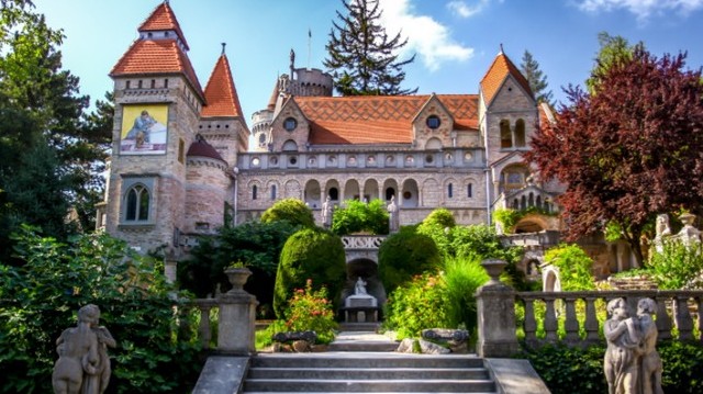 Melyik magyar városban található a Bory-vár?