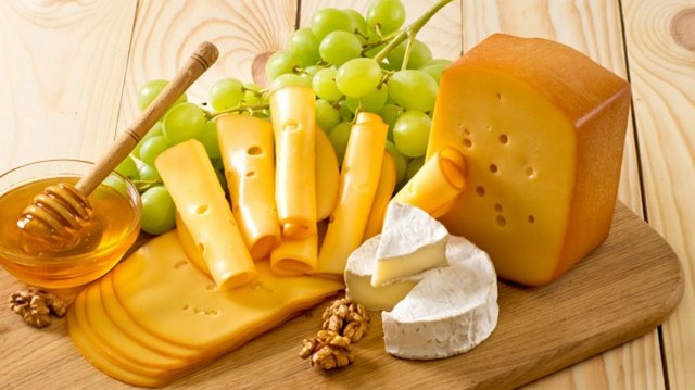 Melyik ország híres az edami sajtról?
