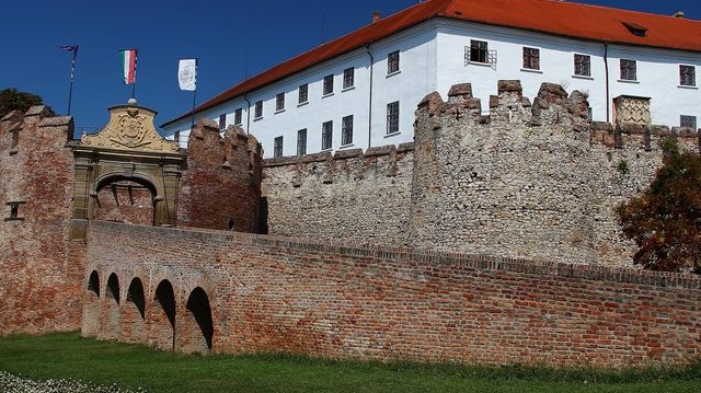 Hol található az alábbi vár Magyarországon?