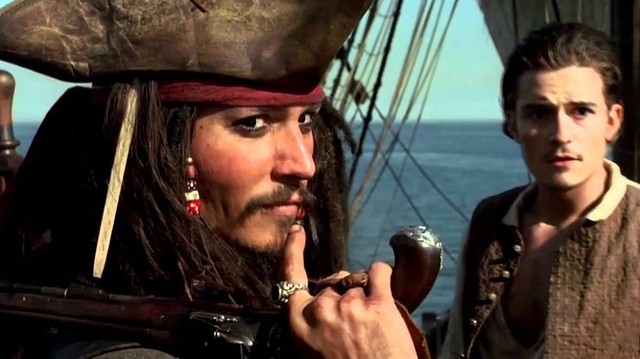 A Karib tenger kalózai filmsorozatban ki alakította Jack Sparrow szerepét?
