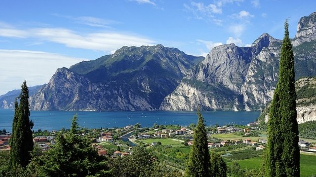 Melyik tó található Olaszországban?