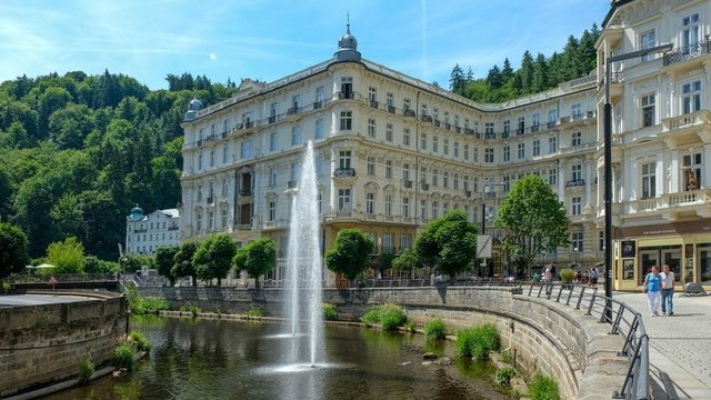 Nemzetközi filmfesztivált szoktak tartani Karlovy Varyban. Hol van Karlovy Vary?