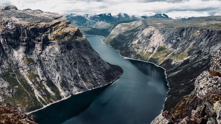 Melyik országra gondoltunk? Itt található a kontinentális Európa legészakibb pontja, fjordok, Oslo.